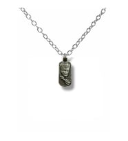 Mustafa Kemal Atatürk Silüeti Figürlü Künye Kolye – Gümüş Renk Unisex Metal Takı