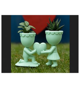 Alvera Aşk Saksısı – 3D Baskı Kalp Tutan Çift Figürlü Dekoratif Saksı - Mint