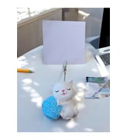 Mavi Yumak Tutan Oturan Kawaii Kedi Temalı Not Tutacağı Fotoğraf Tutacak Tutucu Ofis Seti Hediyelik