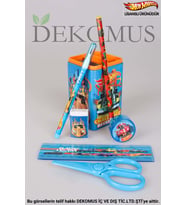 DEKOMUS İLE LİSANSLI HOT WHEELS FULL METAL KALEMLİK (MASAÜSTÜ ORGANİZER)KIRTASİYE SETİ