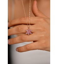 Pembe Zirkon Taşlı Rose Lotus Çiçeği Gümüş Kolye