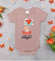 BK Kids Kişiye Özel Mekanın Sahibi Geliyor Tasarımlı Pembe %100 Pamuklu Kısa Kol Bebek Body Zıbın, Yeni Doğan Bebek Hediyesi
