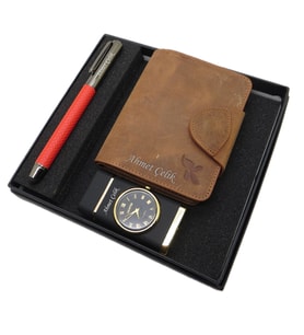 Signator D262 İsme Özel Set - Deri Cüzdan Kartlık + Saatli Çakmak  + Kalem Seti  İsme Özel Hediyelik Set (Karışık)