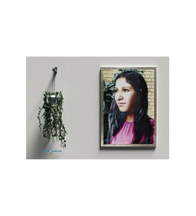 Postera Leyla Qasim - Leyla Qasim Çerçeveli Posteri (32X47 cm ÇERÇEVELİ) (Siyah-Gri)