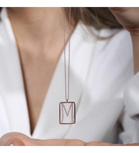 M Harfi Zirkon Taşlı Rose Gold Kaplama Çerçeveli Gümüş Kolye