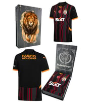 Galatasaray Orijinal 2024/25 Alternatif Siyah Forma Aslan Baskılı Hediyelik Ahşap Kutulu (Siyah-Pembe)