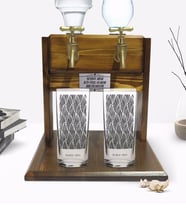 BK Gift Kişiye Özel Renkli Baskılı İsimli İkili Rakı Bardağı ve Çift Musluklu Doğal Ahşap Rakı Standı-126 (Model 1)