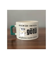 Kime Değer Verdiysek G*tü Yerçekimine Meydan Okudu Baskılı Yeşil Kulplu Kare Kupa - Komik Hediye