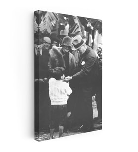 Dikey Kanvas Tablo Atatürk Çocukla Samimi Sohbet Atatürk Tablosu Ev Ofis Duvar Dekoru