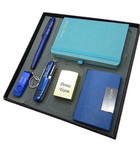 Signator® Flumen  İsme Özel Set - 32 Gb. Usb Bellek + Çakmak + Not defteri  + Çakı + Kalem ve Kartvizitlik  Kişiye Özel Hediyelik Set (Karışık)