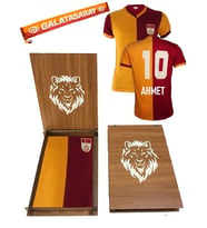 Galatasaray Metin Oktay Forması Atkı+Kişiye Özel Baskılı Ahşap Kutu Hediyeli (Kırmızı)