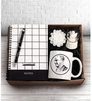Kişiye Özel Spiralli Desenli Defter & Kişiye Özel Atatürk Temalı Toucpen Kalem & Atatürk Baskılı Kupa & Dekoratif Mum & Melek Kar Küre Hediye Seti