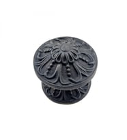 Antika Tarz Dekoratif Pirinç Çiçekli Kapı Tokmağı - 80 Mm Çap, Oksit