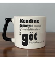 Kendine Depresyon Teşhisi Koymadan Önce Baskılı Siyah Kulplu D Kupa