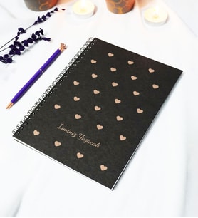 Kişiye Özel Kalp Temalı Siyah Kraft Kapaklı Defter - 45 Yaprak A5 (90 SAYFA) 15x21 Cm