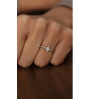 925 Ayar Gümüş 0,33 ct Görünümlü Tektaş Yüzük