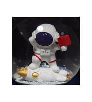 Astronot Tasarımlı Büyük Boy Püskürtmeli Işıklı Müzikli Kar Küresi