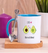 Kişiye Özel Sevimli Avokado Desenli Ahşap Altlıklı Mavi Kupa Bardak