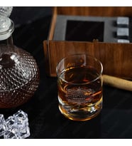 Ahşap Kutulu Vintage Tasarımlı İsim & Mesaj Yazılı Taşlı Viski Kadehi Seti