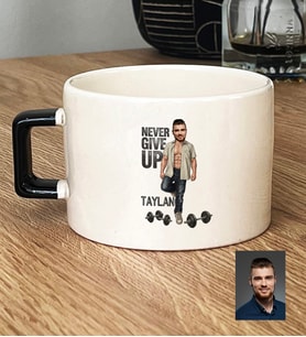 Kişiye Özel Karikatürlü Never Give Up Motivasyon Lüks Fincan Doğum Günü Hediyesi