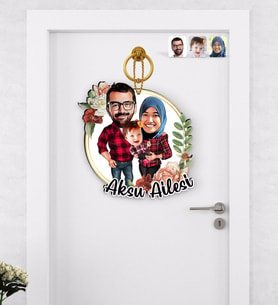 BK Gift Kişiye Özel Tesettürlü Aile Karikatürlü Ahşap Kapı Süsü-2