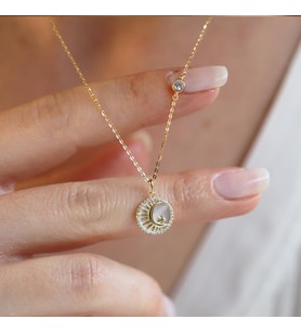 Sedef Taşlı Ay Yıldız Figürlü Gold Kaplama Gümüş Kolye
