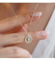 Sedef Taşlı Ay Yıldız Figürlü Gold Kaplama Gümüş Kolye