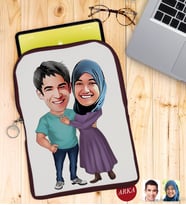 BK Gift Kişiye Özel Sevgililer Karikatürlü Taşınabilir Koruyucu Tablet Kılıfı & Organizer Çanta - Bordo-61