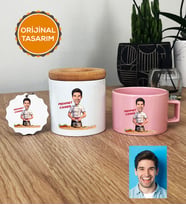 Kişiye Özel Karikatürlü Aşçı Hediye Seti Pastel Fincan, Kalemlik, Anahtarlık Erkek Aşçıya Hediye (Pembe)