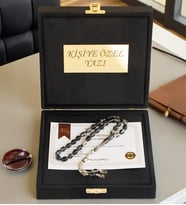 Kişiye Özel Ateş Kehribar Harfli Tesbih – Premium Kutulu Hediye Tesbih Seti - Sertifikalı Kehribar Tesbih (Siyah)
