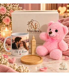 Baskılı Kupa Hediye Seti – Pembe Peluş Ayı ve Saat Kulesi Mirellora