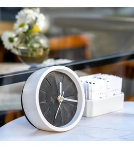POLYTIME BETON SESSİZ MEKANİZMALI DEKORATİF ANALOG MASAÜSTÜ SAAT (Beyaz - Antrasit)