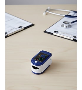Kolay Kullanımlı Parmak Tipi Pulse Oksimetre Ev Tipi Kullanım