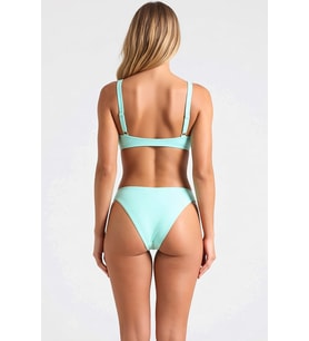 Kadın Bikini Takımı Bralette Üst Slip Alt Normal Bel Dokulu Örme Kumaş Geniş Askılı Büzgülü Yaka