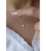 Güneş Model Beyaz Zirkon Taşlı 925 Ayar Minimalist Gümüş Kolye (Rose)