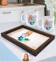 BK Gift Kişiye Özel Kadın Eczacı Karikatürlü Doğal Ahşap Tepsi ve 2’li Kupa Bardak Seti-1