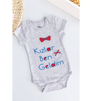 Yazı Baskılı Kısa Kollu Erkek Bebek Çıt Çıtlı Body Bebek Zıbın (Gri)