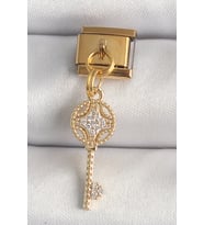 316L Çelik Gold Renk Sallantı Zirkon Taşlı Anahtar Model Nomination Charm 5886 - HPSBYI3959-465