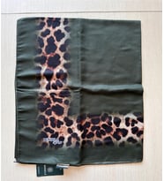 Soft Zarif Leopar Desenli Moda Trend Şal (Koyu Yeşil)