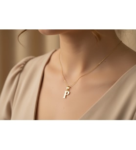 STİL İNCİSİ/XUPING JEWELRY P DÜZ HARF TAŞSIZ KOLYE (Altın Rengi)