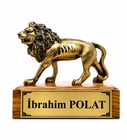Kişiye Özel İsim Yazılı Gold Aslan Heykeli Ahşap Kaideli Dekoratif Aslan Biblosu Erkek Hediyesi