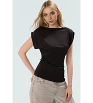 Esnek Örme Bluz; Kayık Yaka Kısa Kollu Fitted Kalıp Modern Stil Premium Kalite Özel Tasarım (Siyah)