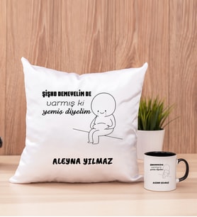 Kişiye Özel Varmış Ki Yemiş Diyelim Esprili Kare Yastık ve Siyah Kupa