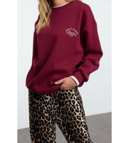 Tarz Bol Bisiklet Yaka Düşük Kol Uzun Slogan Nakışlı Kalıp Kalın İçi Polarlı Örme Sweatshirt (Bordo)