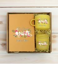BK Gift Kişiye Özel İsimli DTF Anne Temalı Sarı Defter & Kahve Fincanı & Mum Hediye Seti-1, Anneye Hediye, Anneler Günü Hediyesi