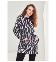 ESCBUTİK Kadın Kapüşonlu Fermuarlı Cepli İnce Zebra Desen Yağmurluk
