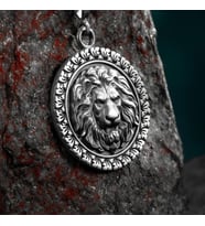 3 Boyutlu Aslan İşlemeli Gümüş Kolye