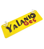 Yalanı Geç Yazılı Sarı Dekor Plaka Vantuzlu Cam Süsü 22X7.5Cm