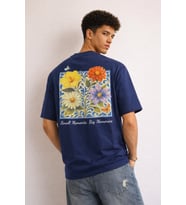 Erkek Floral Baskılı Tişört – Oversize Fit, Sırt Desenli “Small Moments Big Memories”