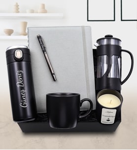 Kişiye Özel Spiralli Yeni Yıl Ajandası & Siyah Metalik Roller Kalem & Siyah French Press & Vanilya Kokulu Bardak Mum & Siyah Mat Kupa & Kilitli Dereceli Termos Hediye Seti